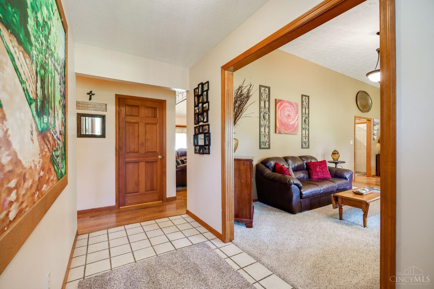 4459 Thornview Drive, Salem, Ohio image 8