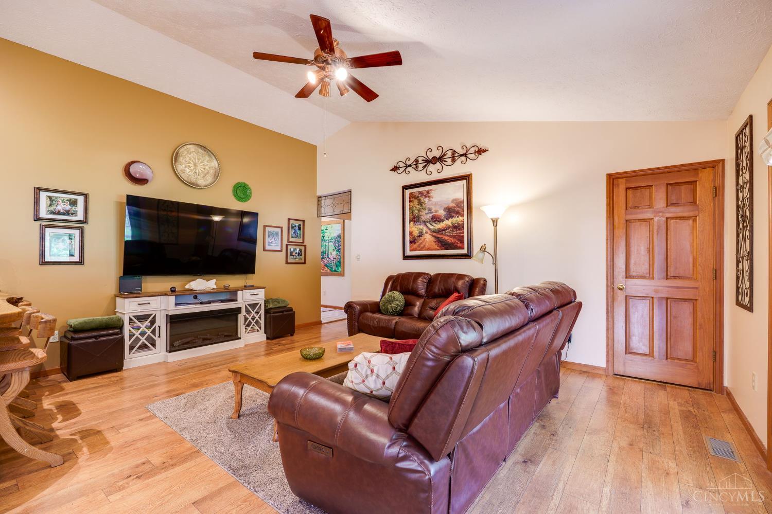 4459 Thornview Drive, Salem, Ohio image 22