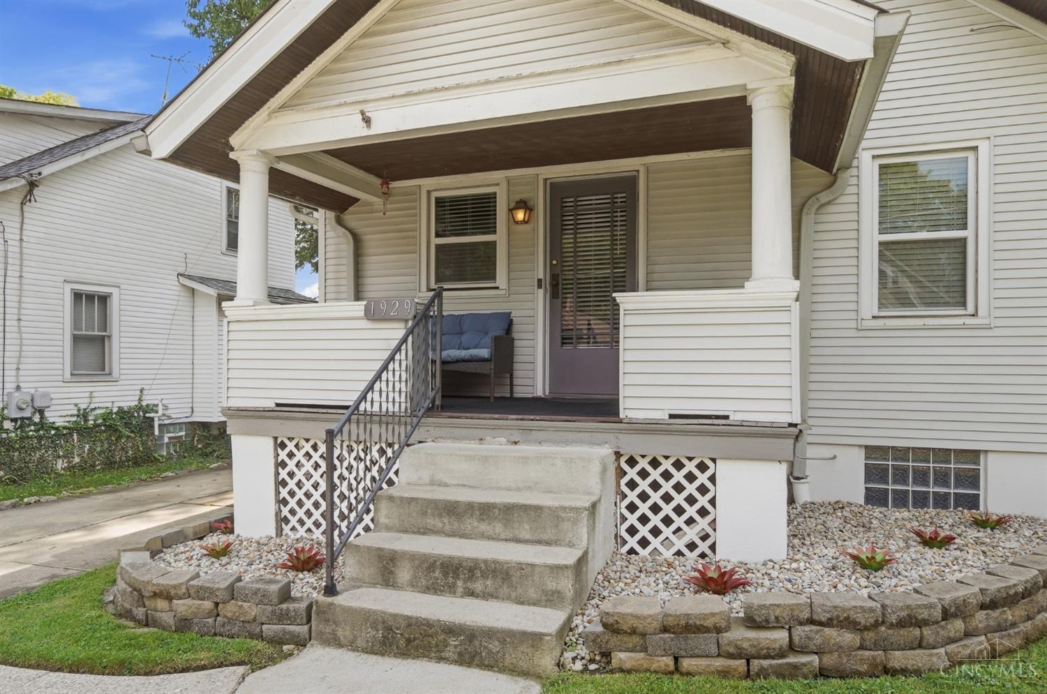 1929 De Armand Avenue