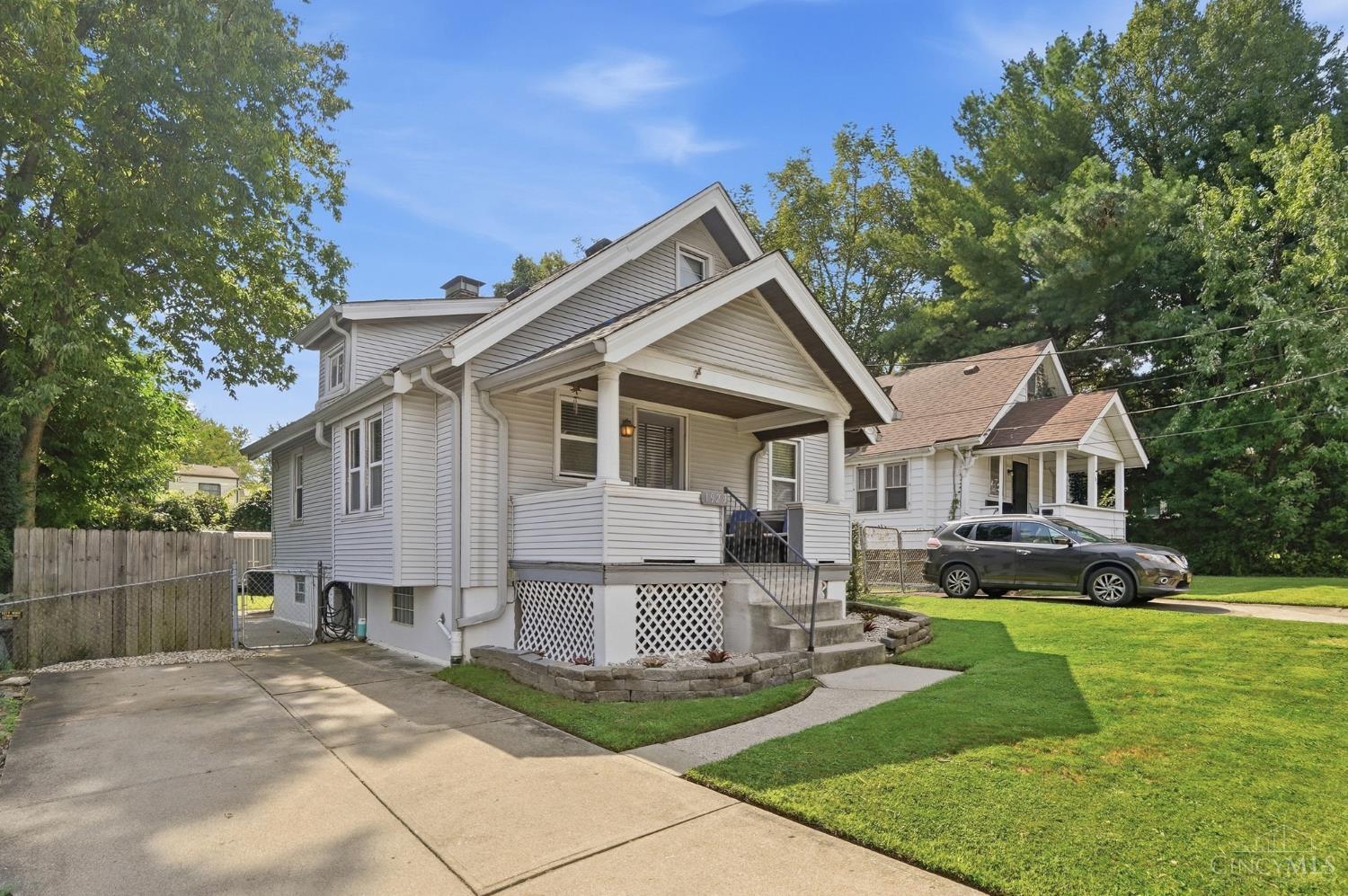 1929 De Armand Avenue
