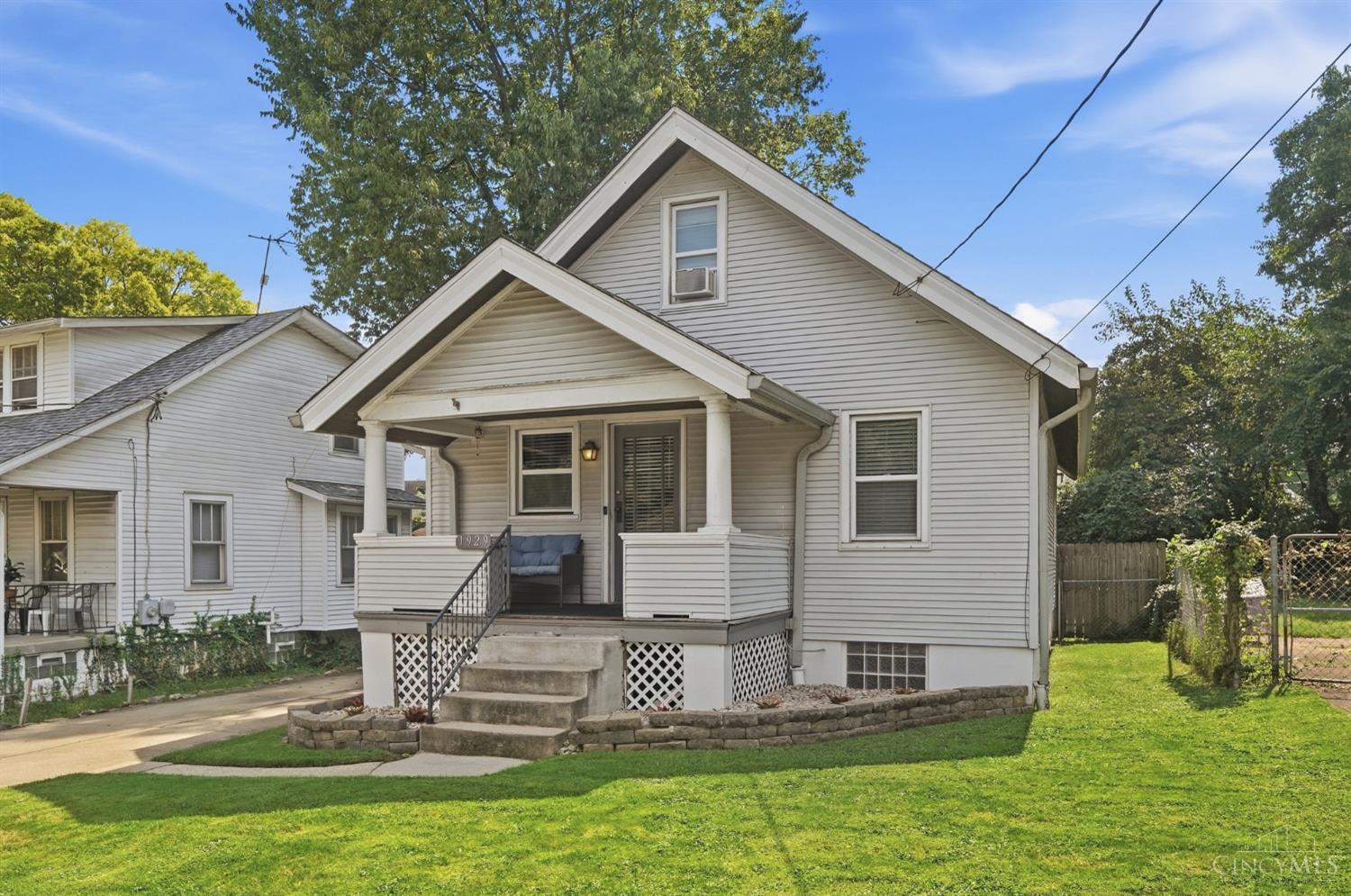 1929 De Armand Avenue