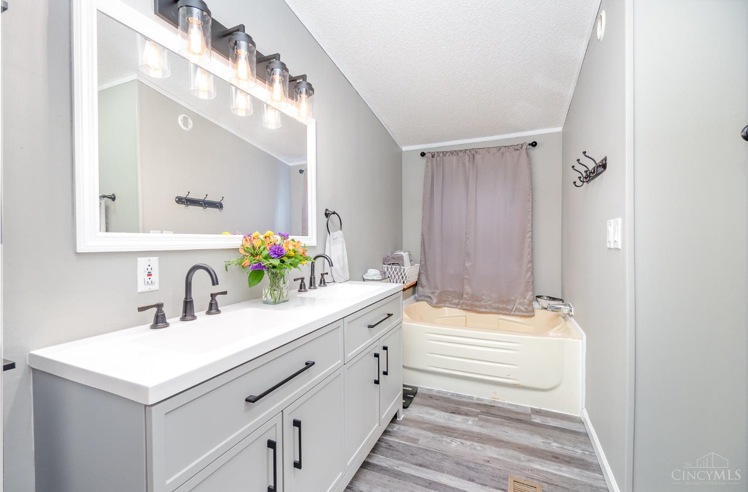 305 Meadow View Lane, Liberty Twp, Ohio image 17