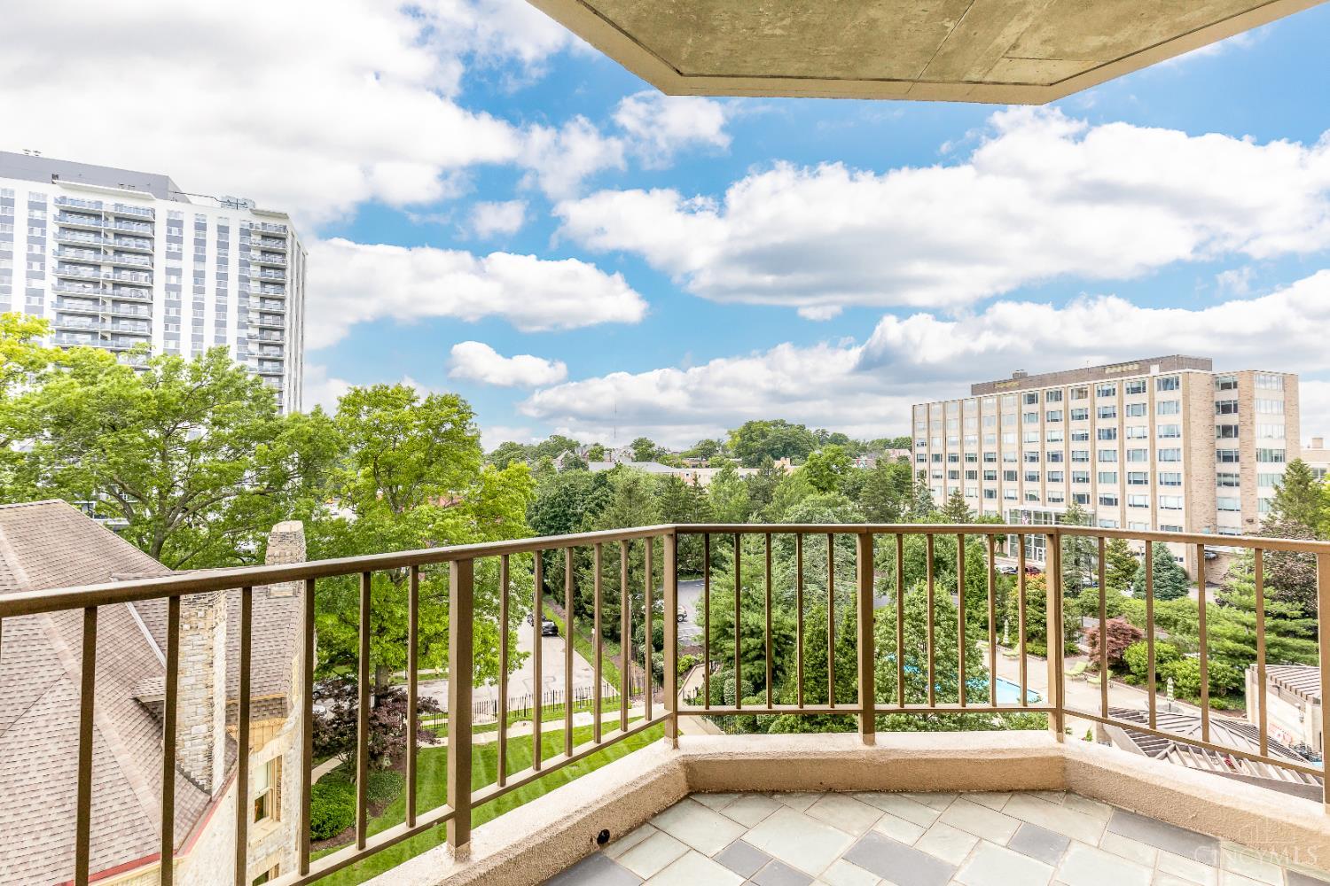 1201 Edgecliff Place 1053