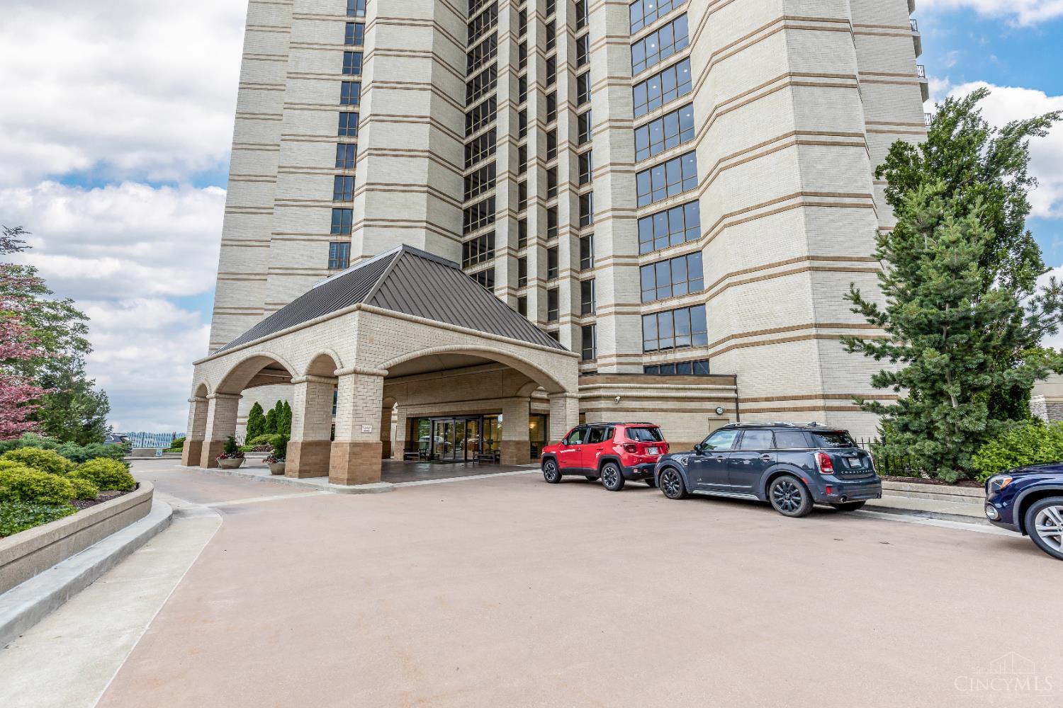 1201 Edgecliff Place 1053