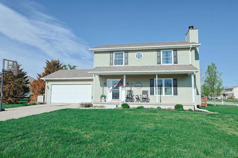 Photo of 615 Saint James Place, Trenton, OH 45067 (MLS # 1874708)