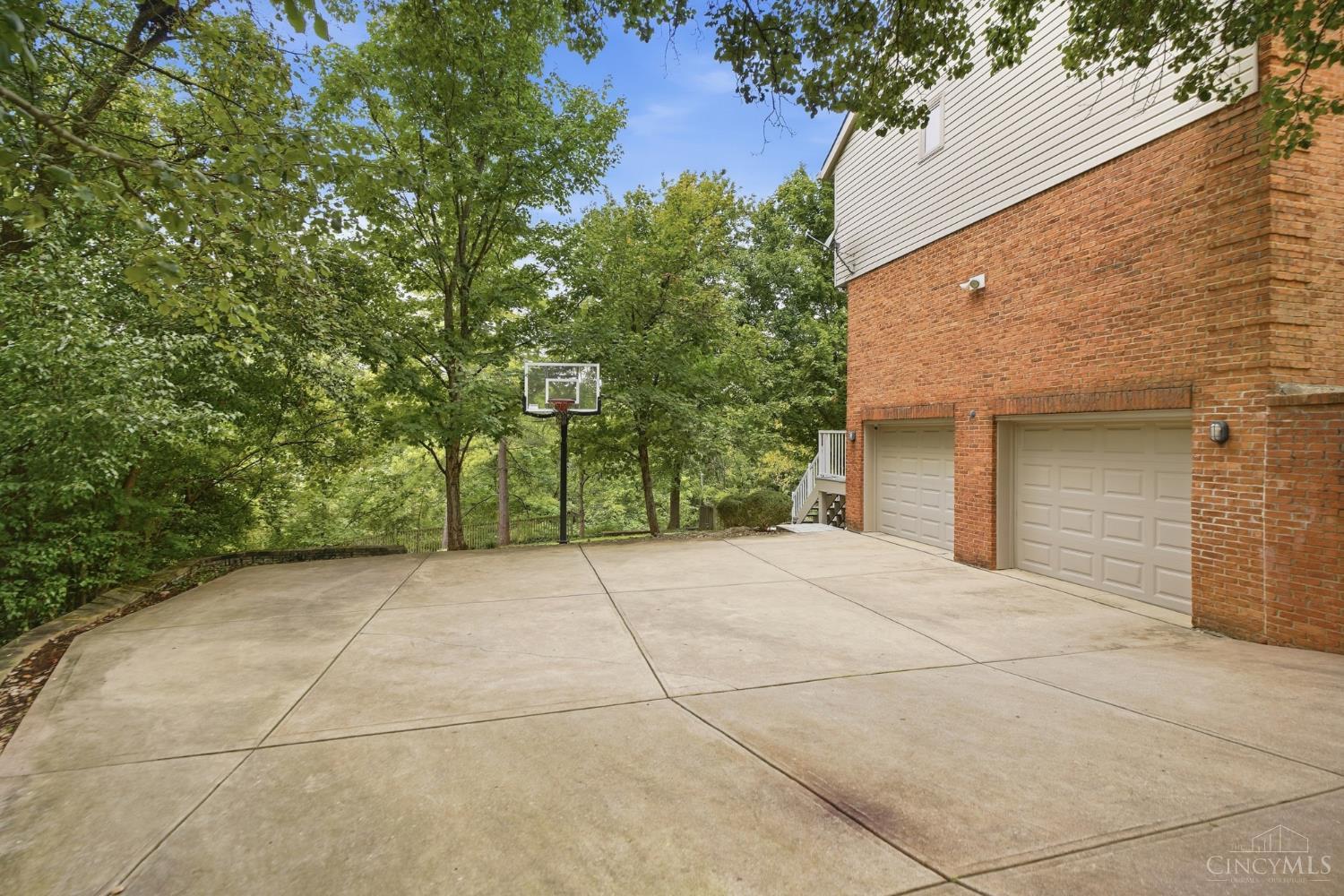 5800 Windsong Court