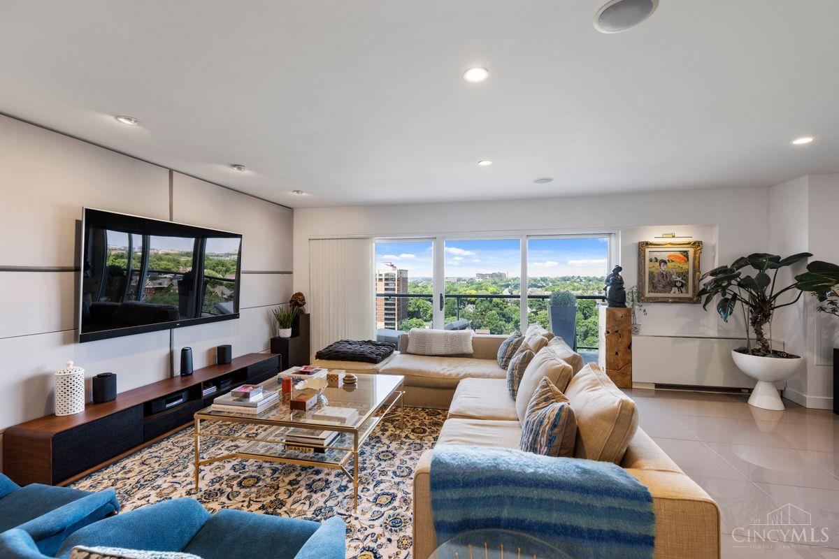 2200 Victory Parkway 2104