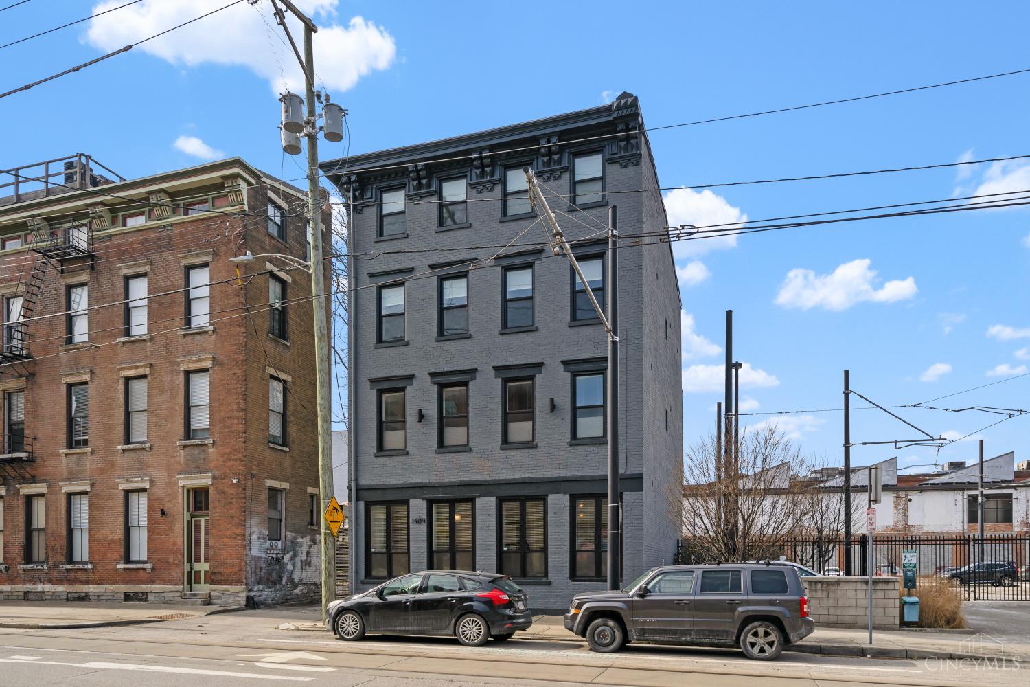 1909 Race Street 1