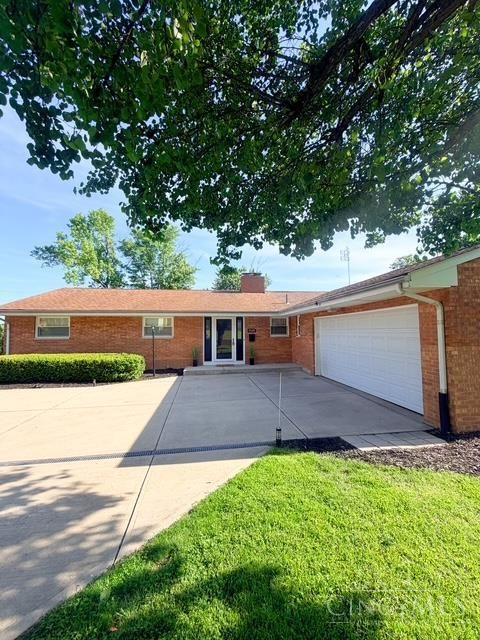 Homes For Sale - 1125 Briarwood Drive<br/> Butler County, Hamilton, OH 45013