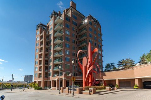 Photo of 900 Adams Crossing #6800, Cincinnati, OH 45202 (MLS # 1860653)