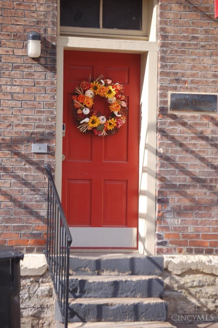 26 E McMicken Avenue
