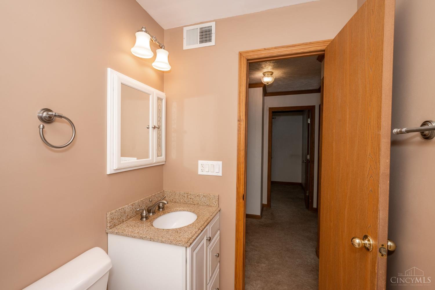 3359 Ainsworth Drive, Colerain Twp, Ohio image 30