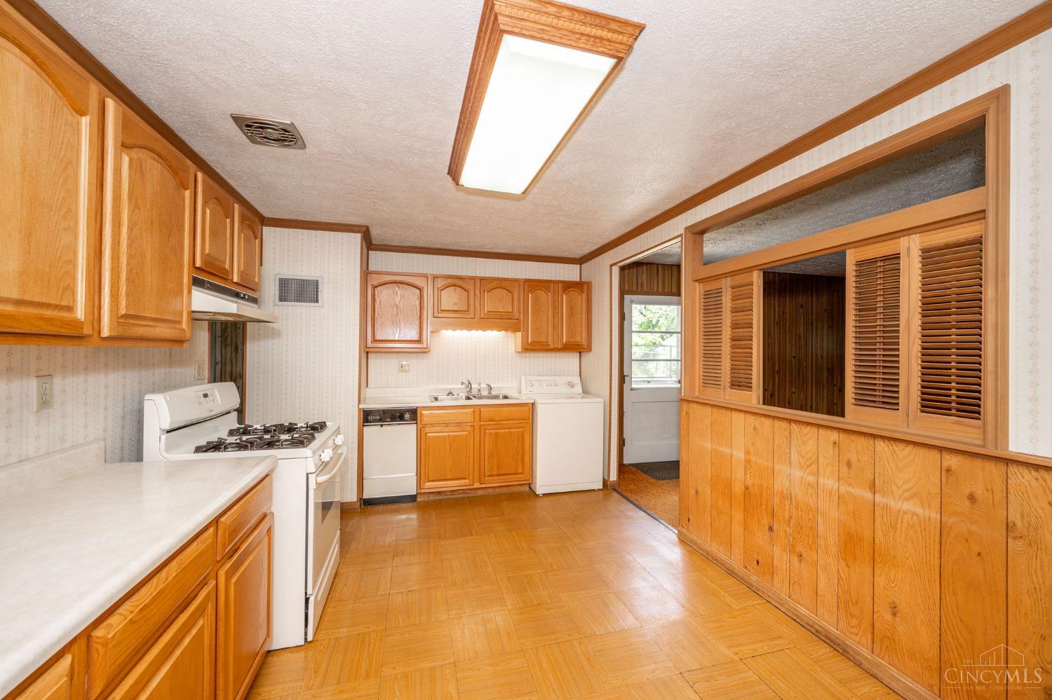 3359 Ainsworth Drive, Colerain Twp, Ohio image 17