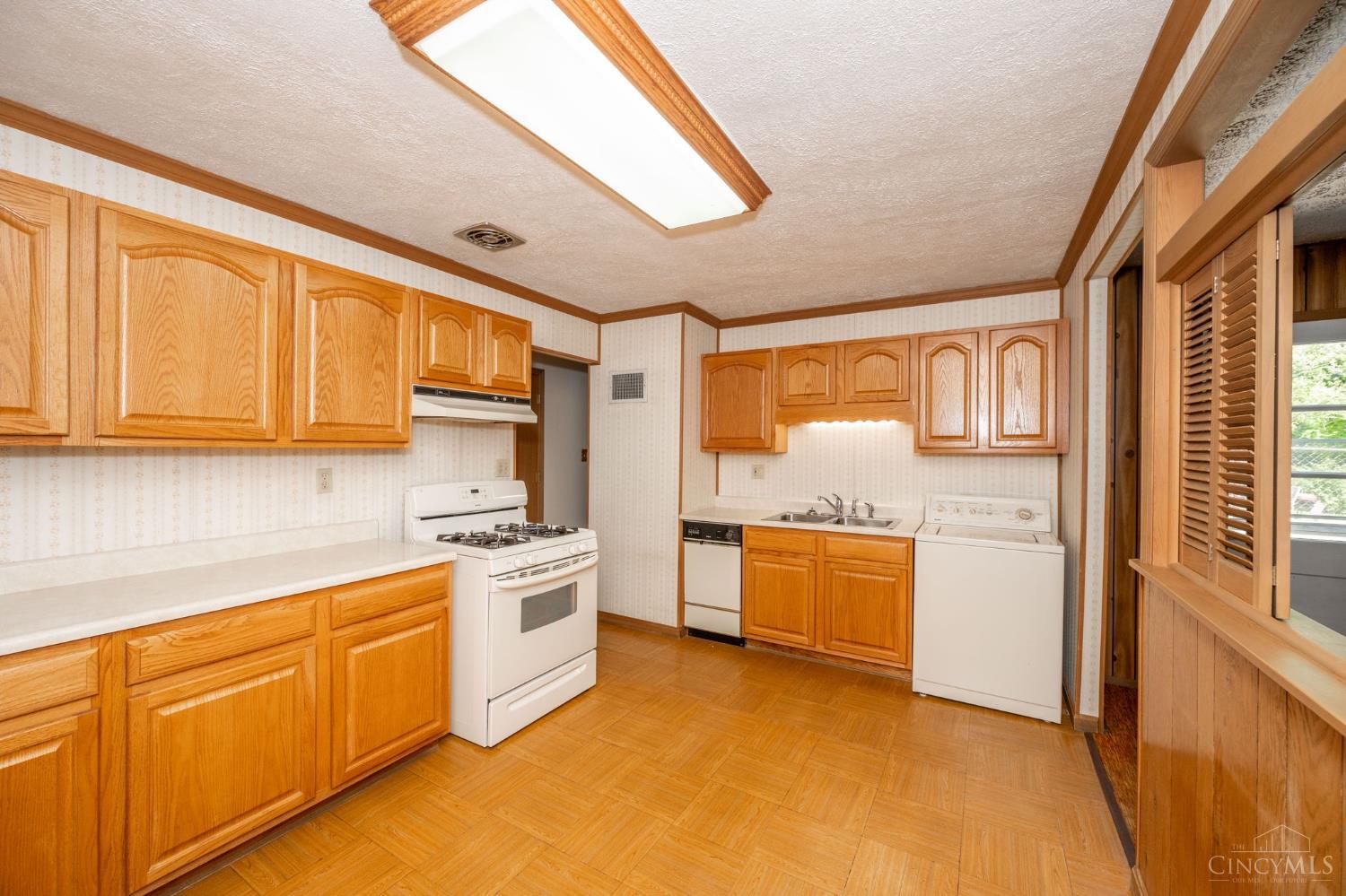 3359 Ainsworth Drive, Colerain Twp, Ohio image 16