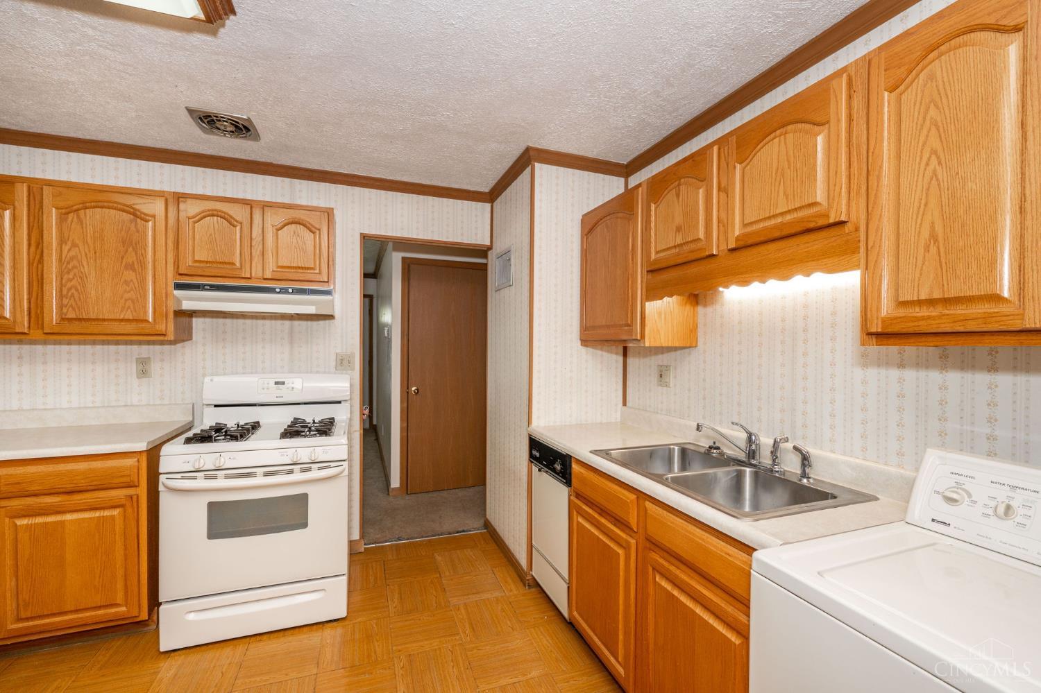 3359 Ainsworth Drive, Colerain Twp, Ohio image 14
