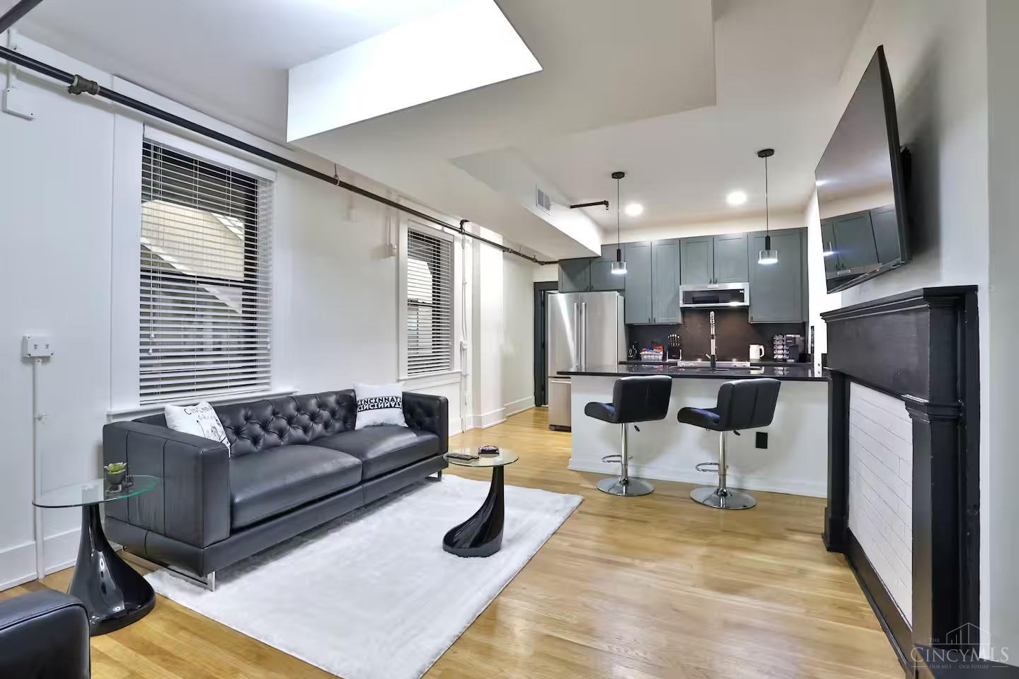 1407 Vine Street 203