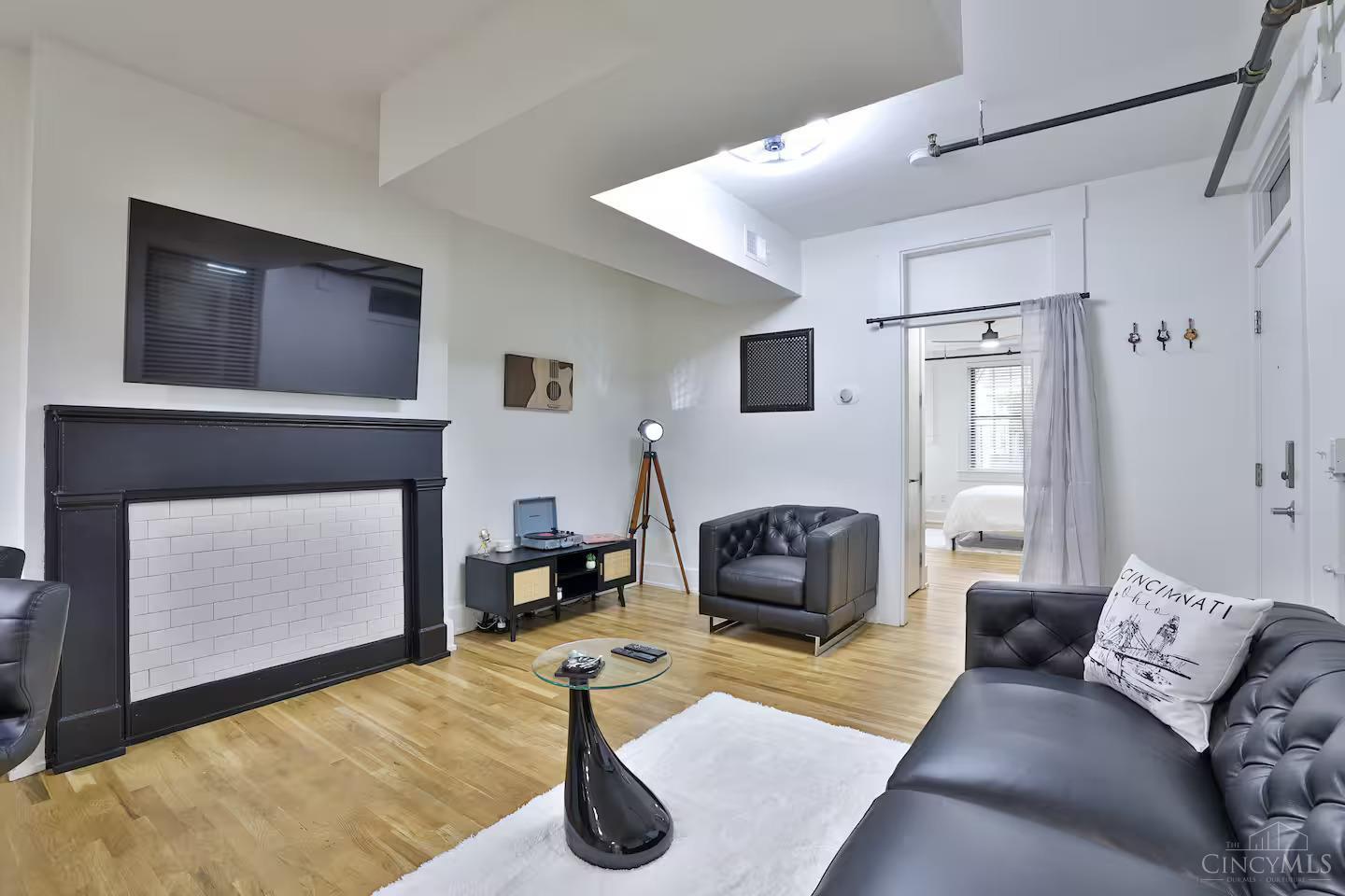 1407 Vine Street 203