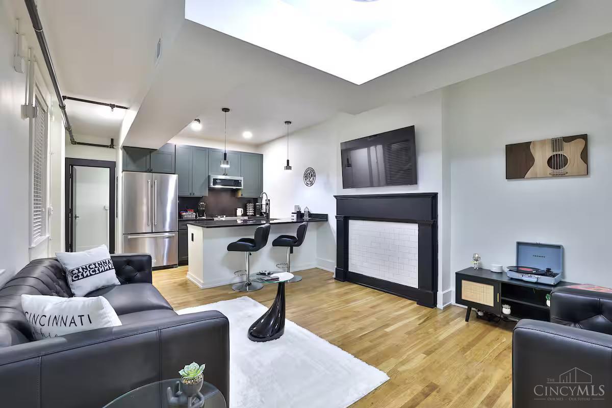 1407 Vine Street 203