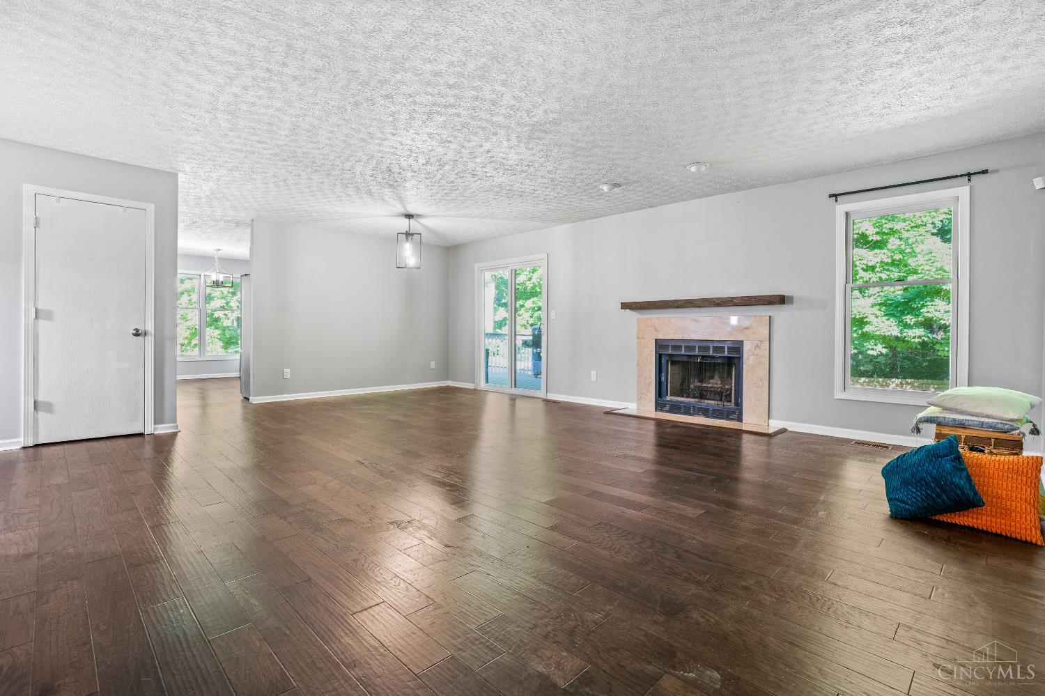 2020 Woodcreek Drive, Fairfield, Ohio image 6