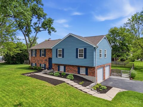 Photo of 211 Washington Way, Mason, OH 45040 (MLS # 1877206)