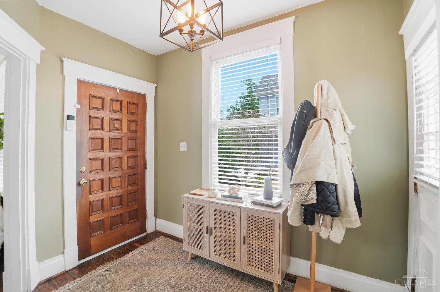 3935 St James Avenue