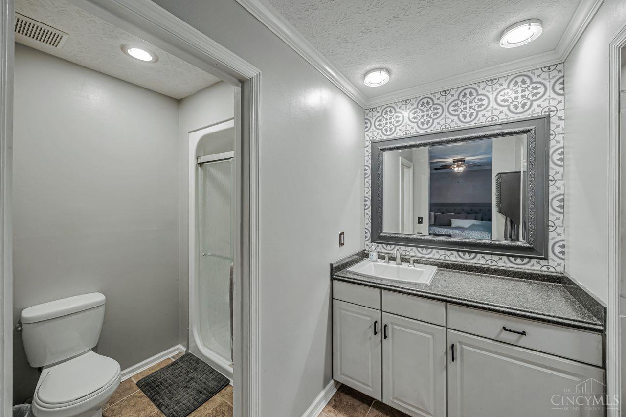 5653 Highland Terrace Drive, Miami Twp, Ohio image 39