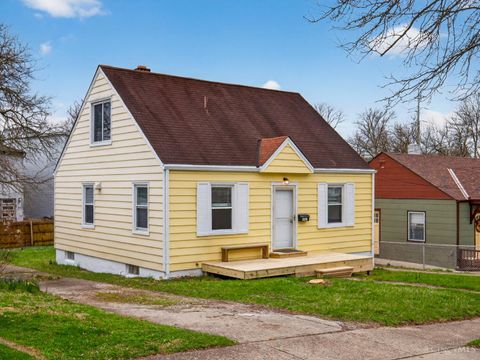 Photo of 5229 Charloe Street, Cincinnati, OH 45227 (MLS # 1871091)