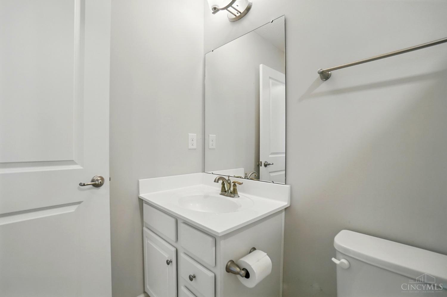 8019 Valley Crossing Drive, Colerain Twp, Ohio image 31