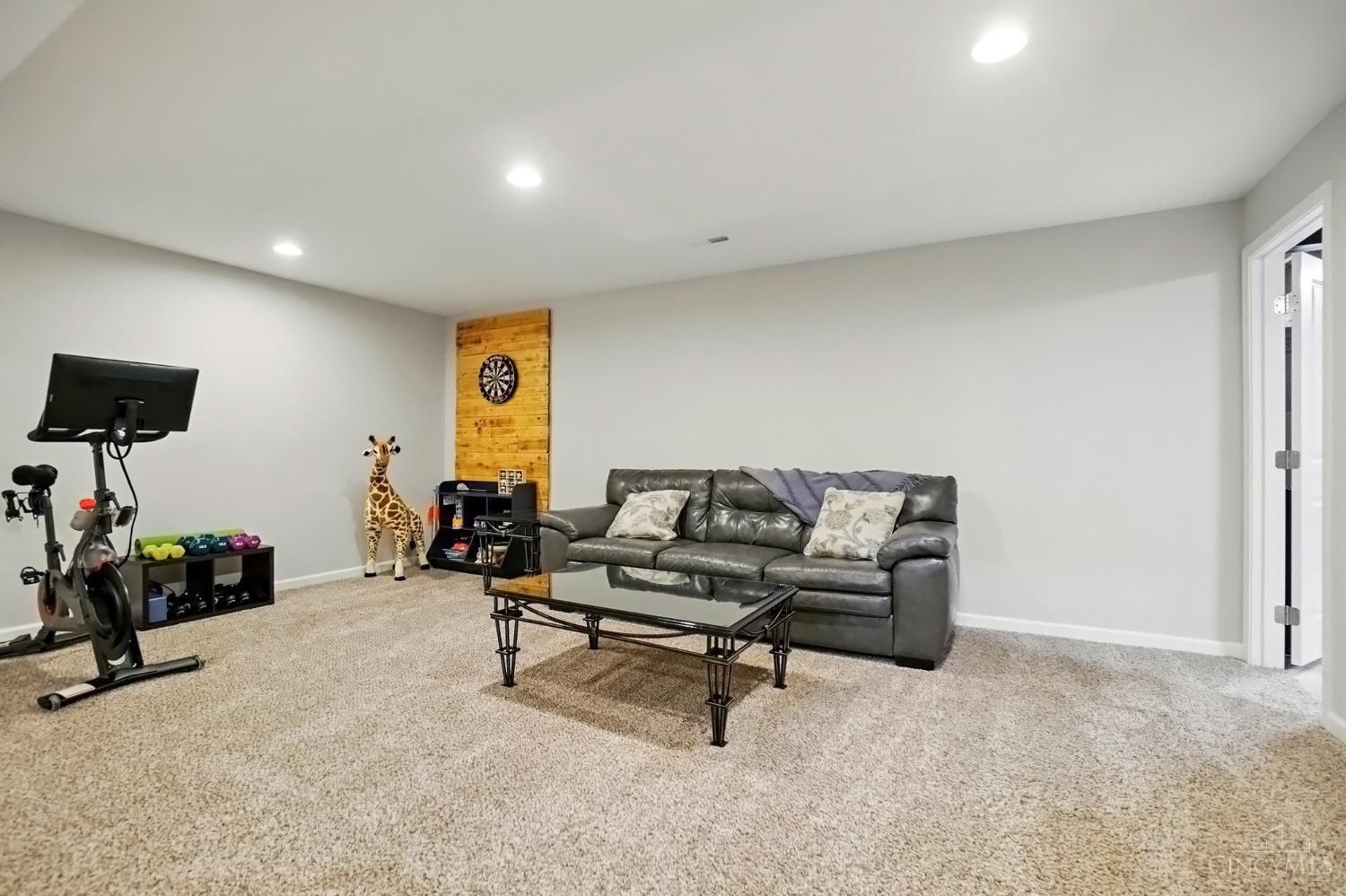 8019 Valley Crossing Drive, Colerain Twp, Ohio image 34