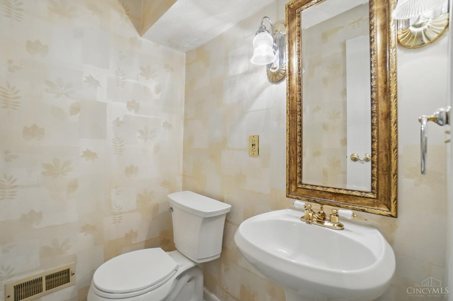 11651 Montvale Drive, Colerain Twp, Ohio image 19