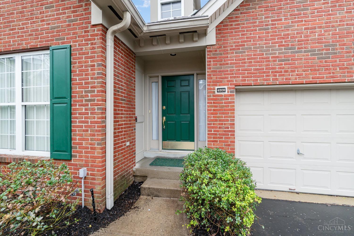 4209 St Andrews Place, Blue Ash, Ohio image 2