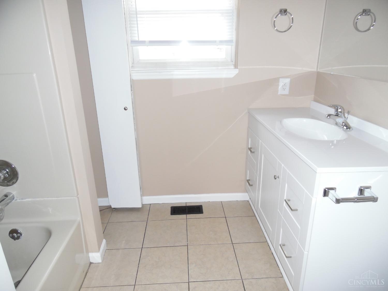 1814 Waynebrook Drive, Middletown, Ohio image 16