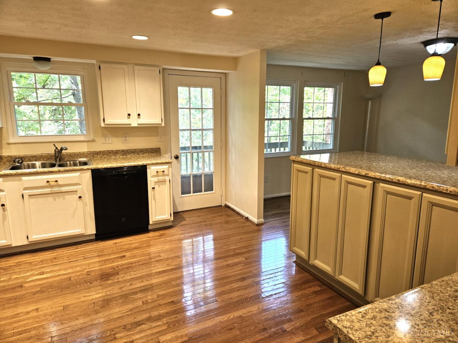 10817 Lakehurst Court