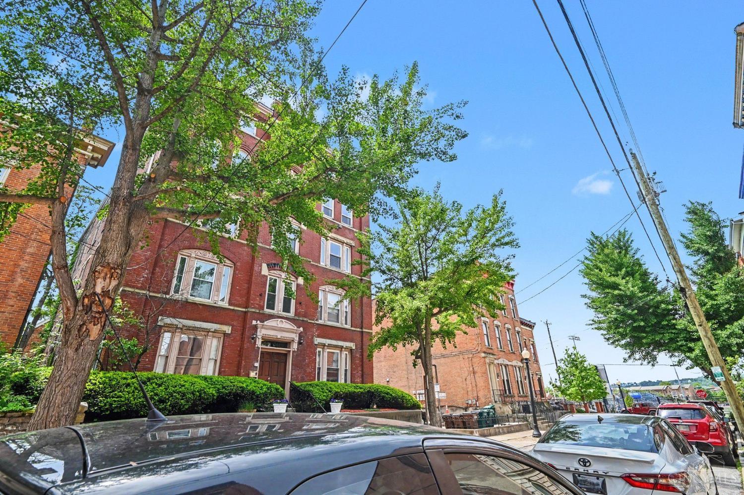 427 Hopkins Street 5