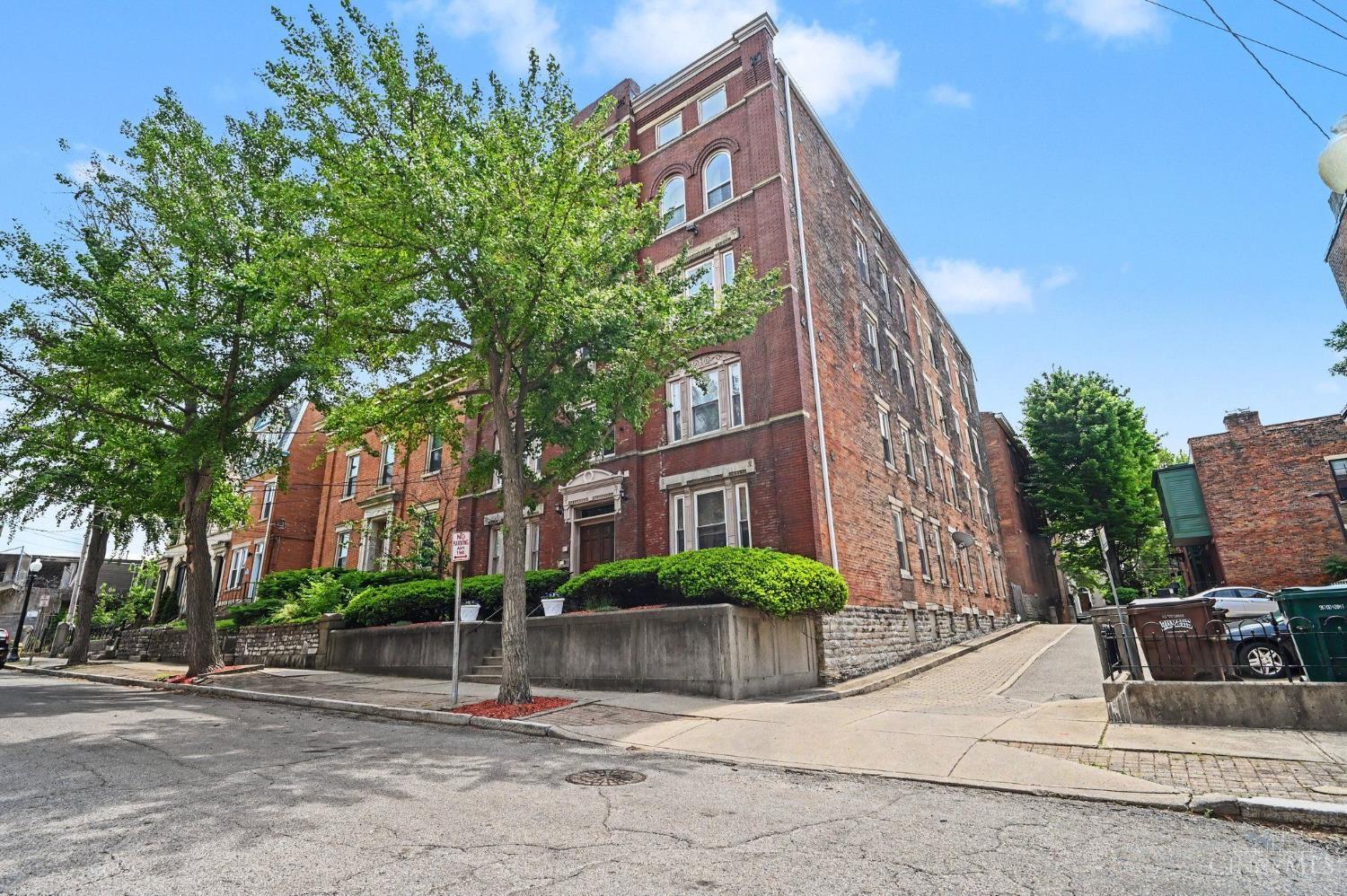427 Hopkins Street 5