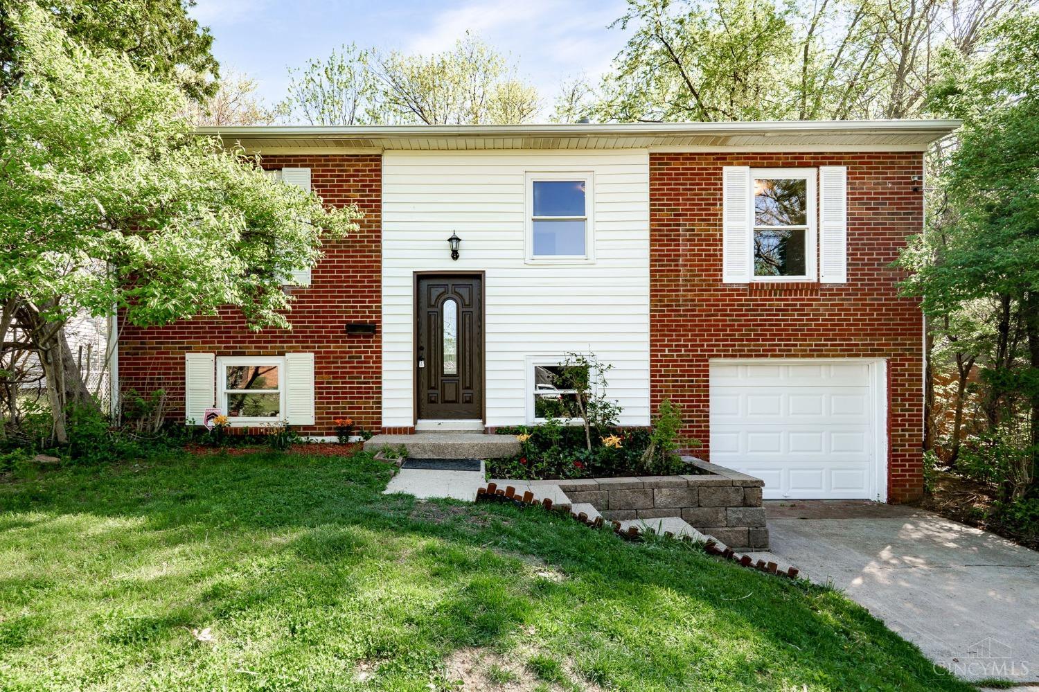 10098 Manistee Way, Colerain Twp, Ohio image 1
