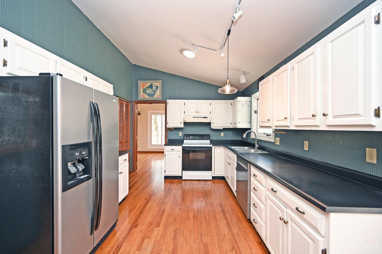 988 Woodcreek Drive, Miami Twp, Ohio image 20