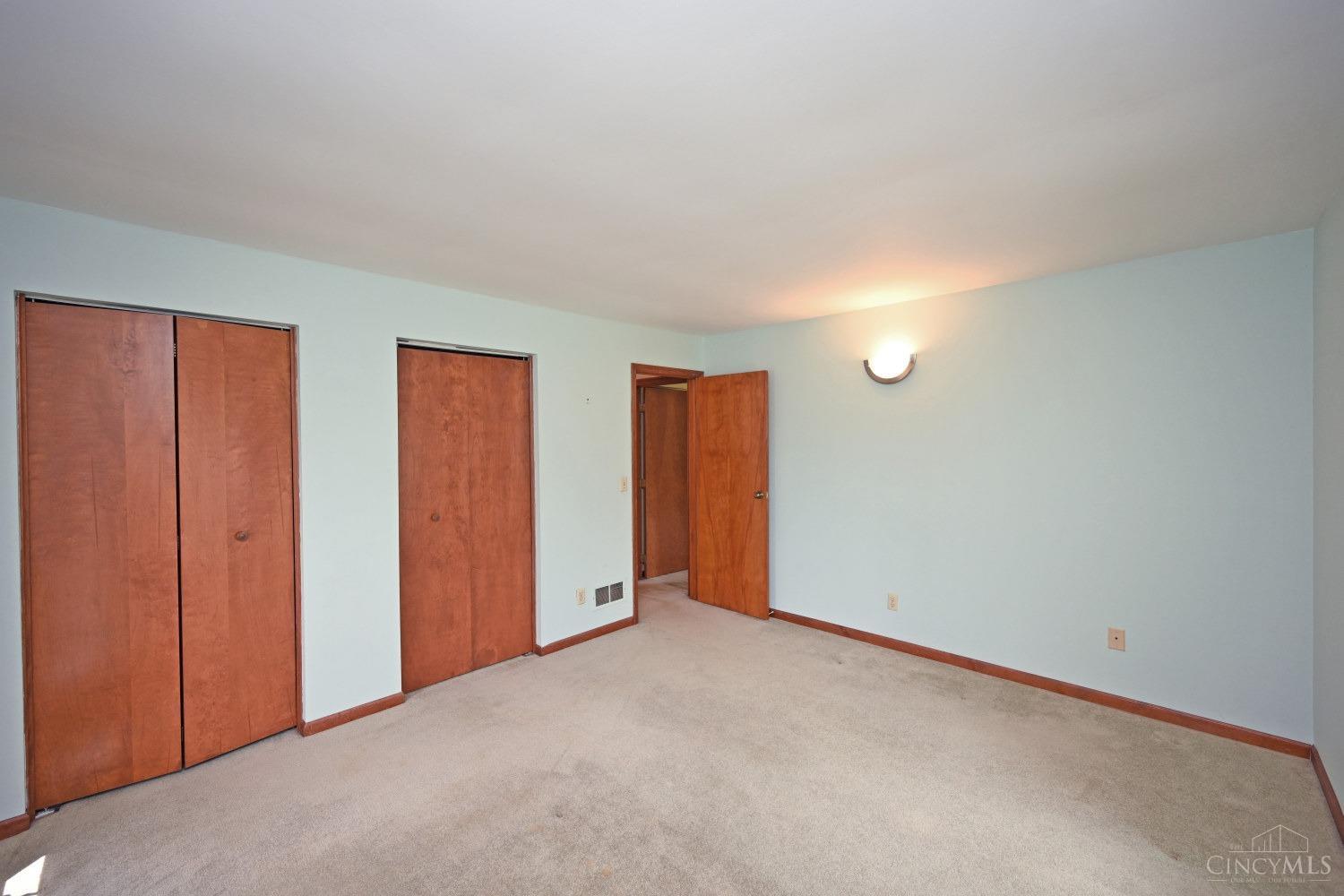 988 Woodcreek Drive, Miami Twp, Ohio image 31