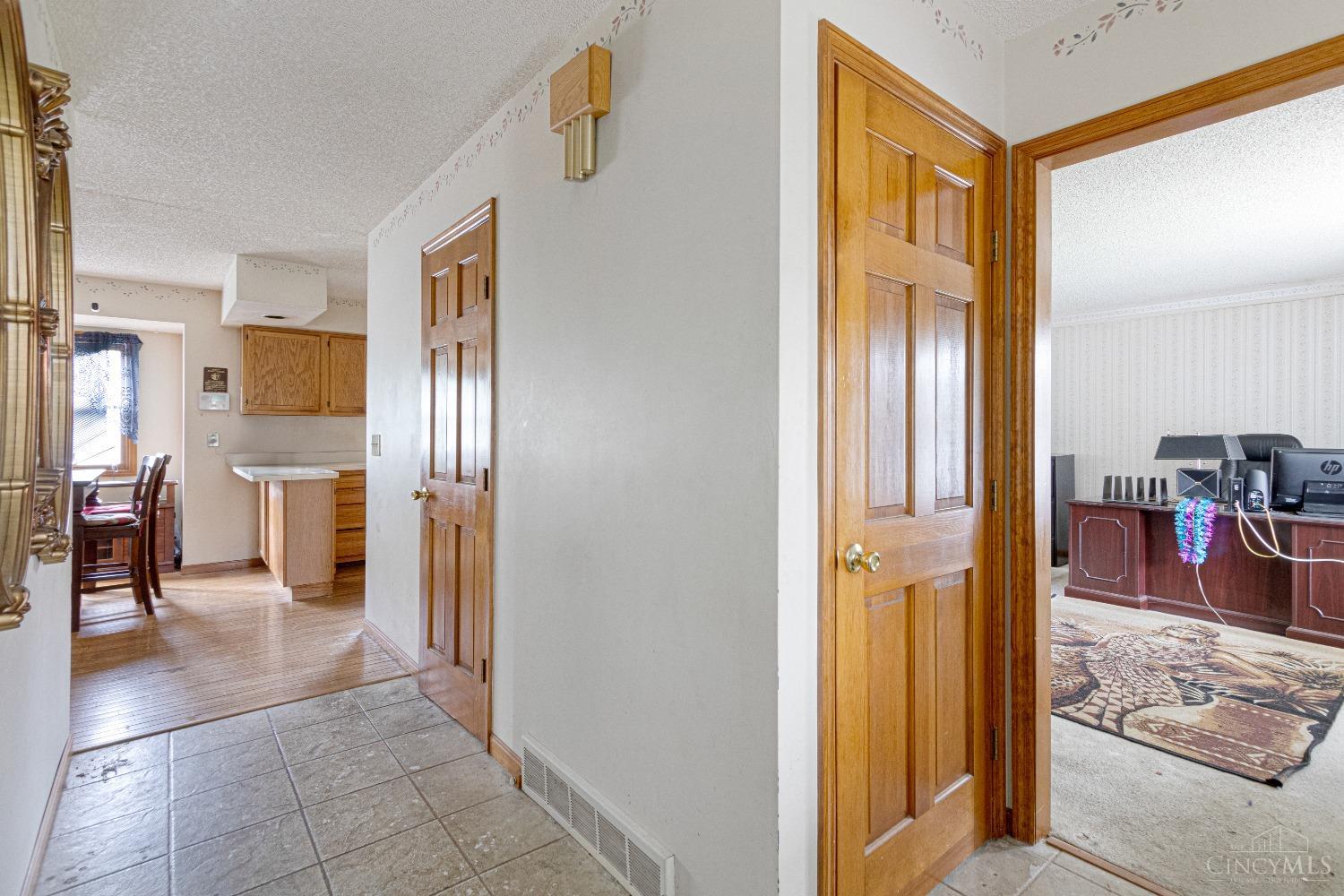 27 Carousel Circle, Fairfield, Ohio image 4