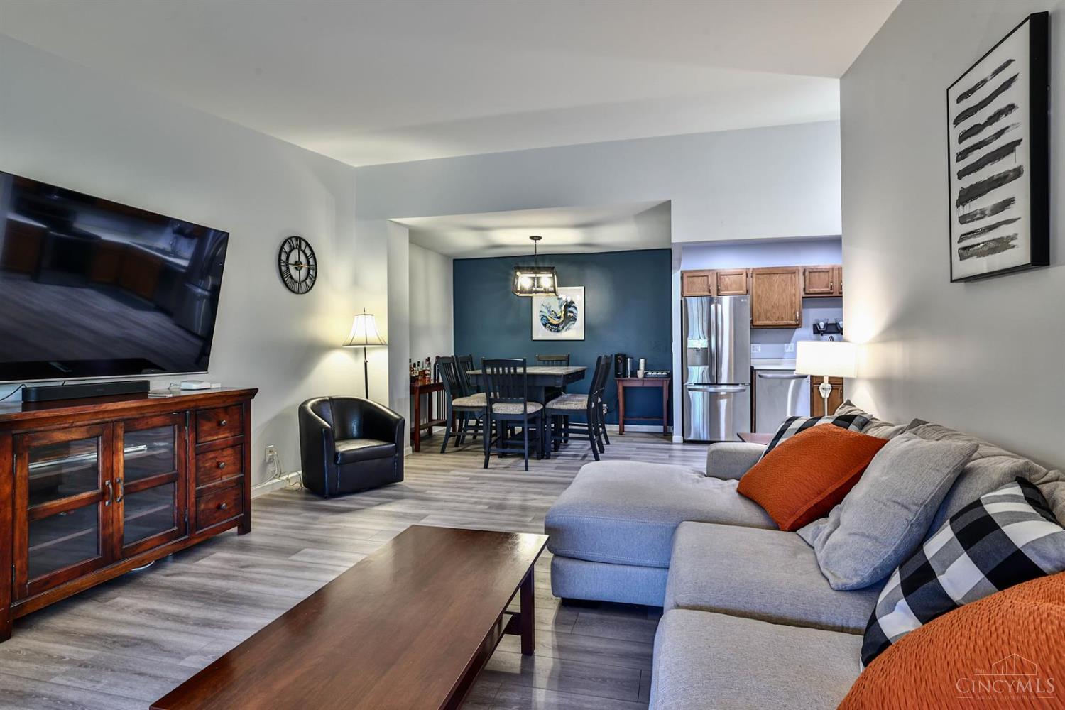 3004 Glenmore Avenue 408