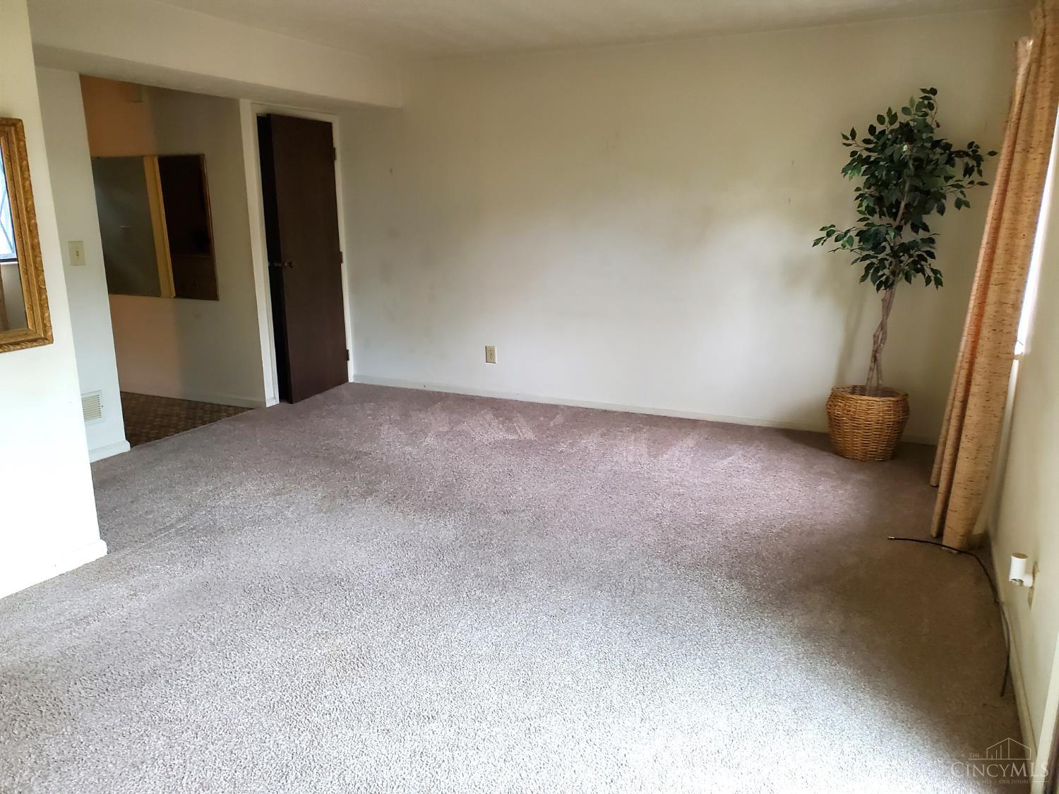9521 Haddington Court, Colerain Twp, Ohio image 3