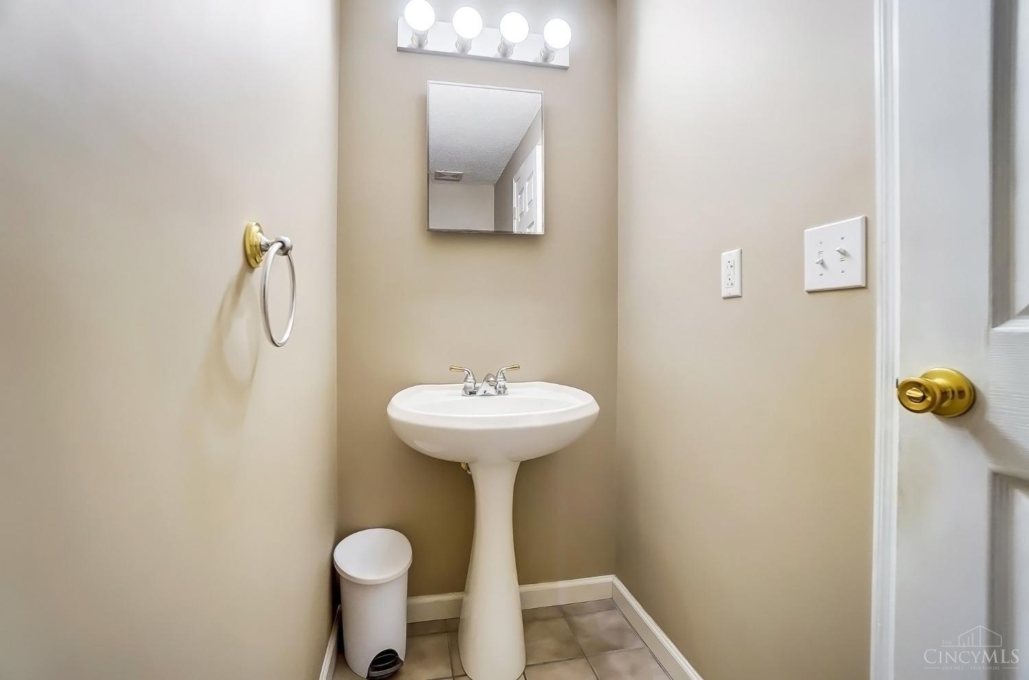 381 Mollie Drive, Hamilton, Ohio image 36