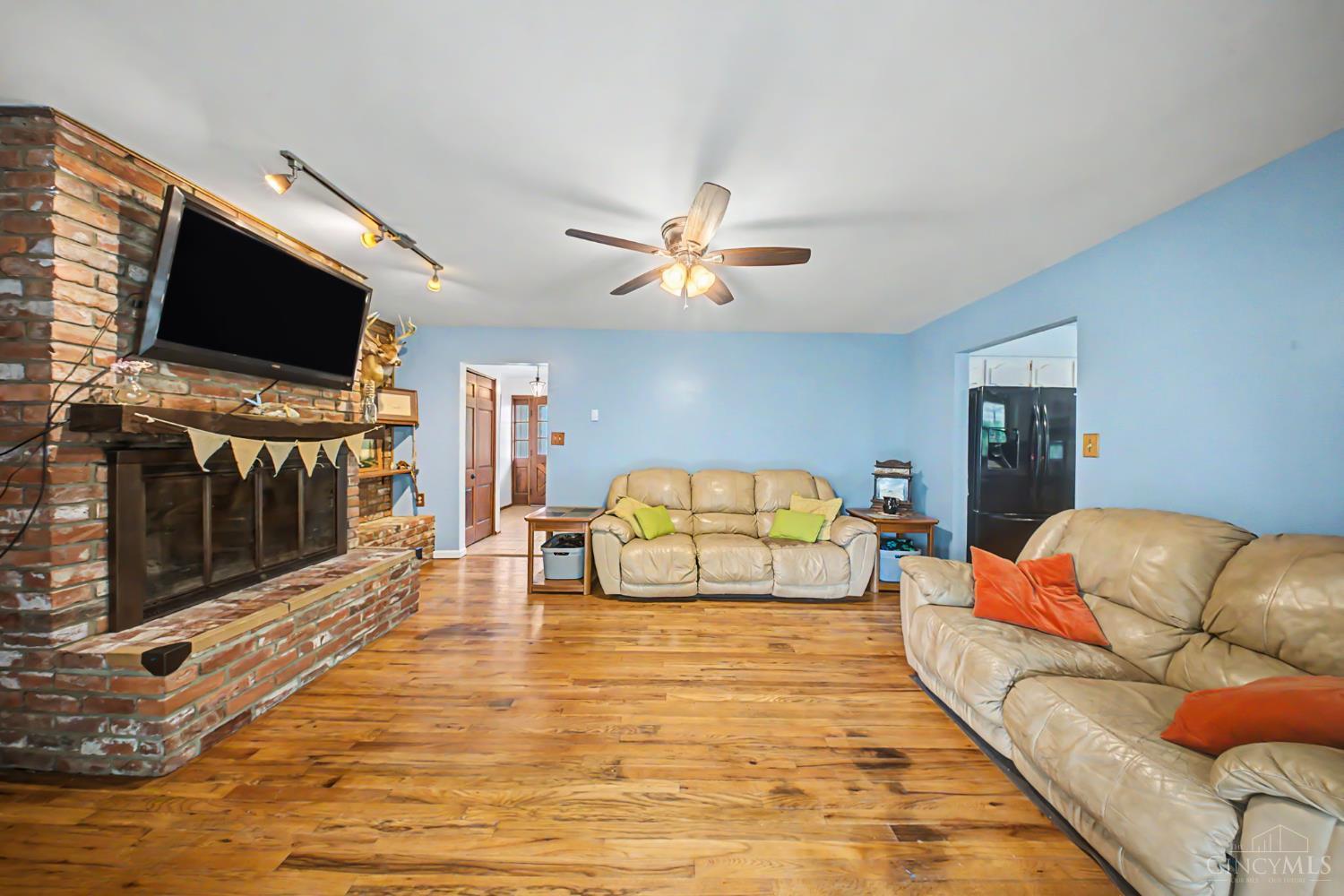 7819 Thompson Road