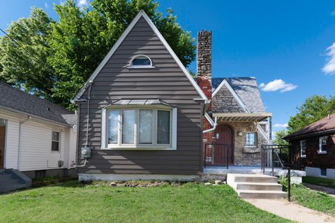 Photo of 1818 Dalewood Place, Cincinnati, OH 45237 (MLS # 1879041)