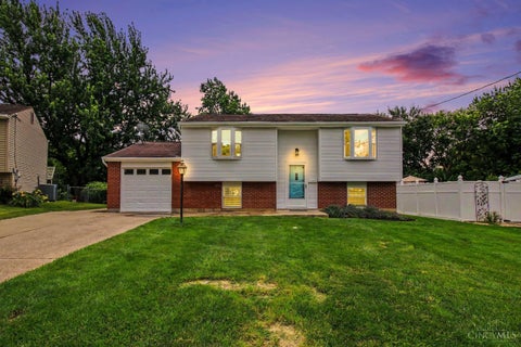 Photo of 10368 Hawkhurst Drive, Cincinnati, OH 45231 (MLS # 1884908)