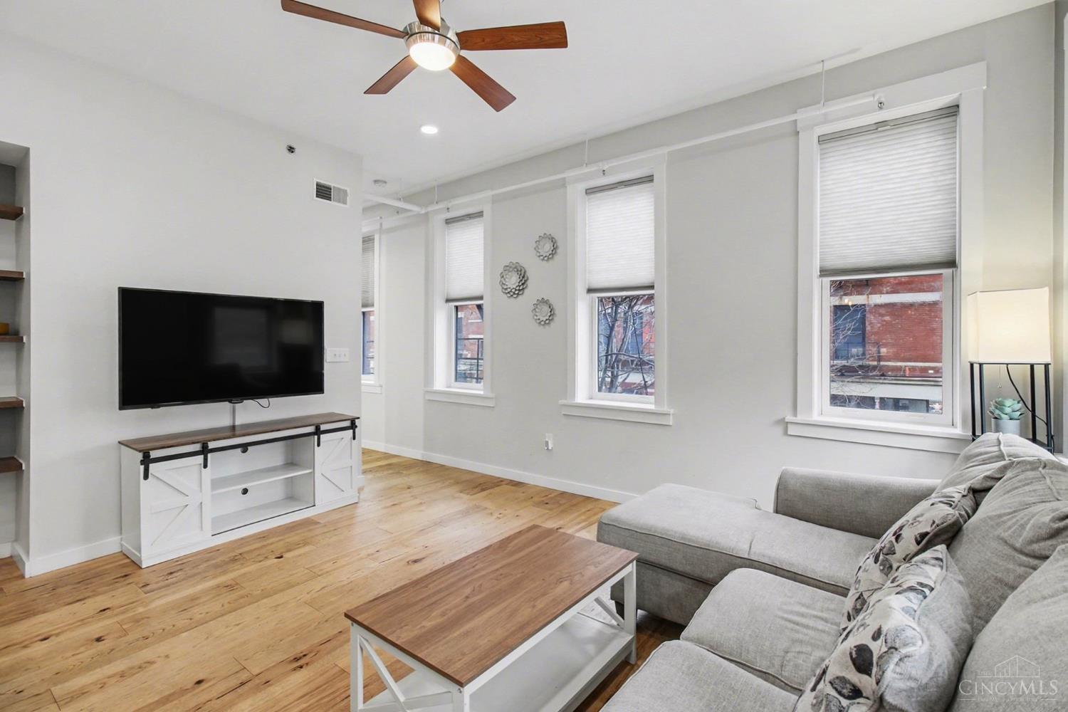 35 E 13th Street 202