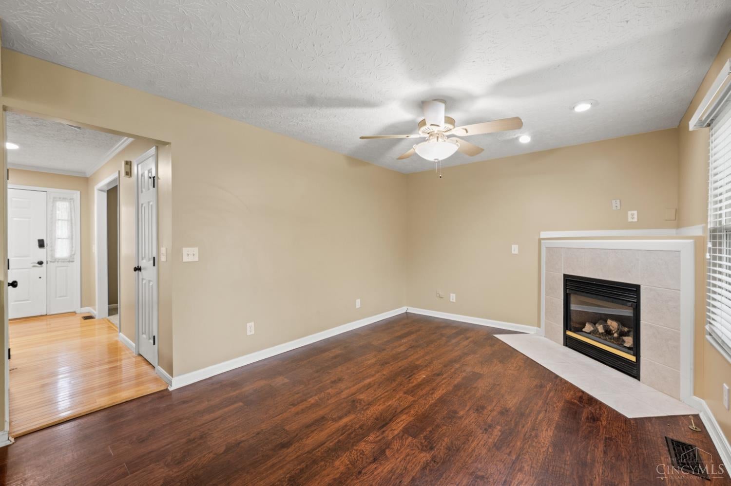 2899 Creekside Drive