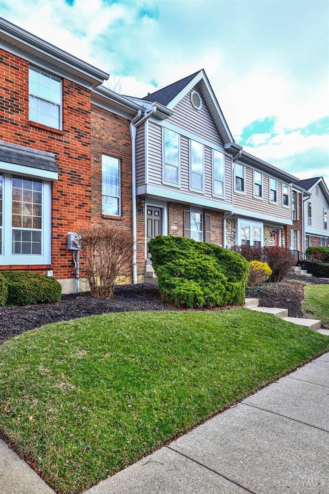 Photo of 10830 Lakehurst Court, Cincinnati, OH 45242 (MLS # 1866251)