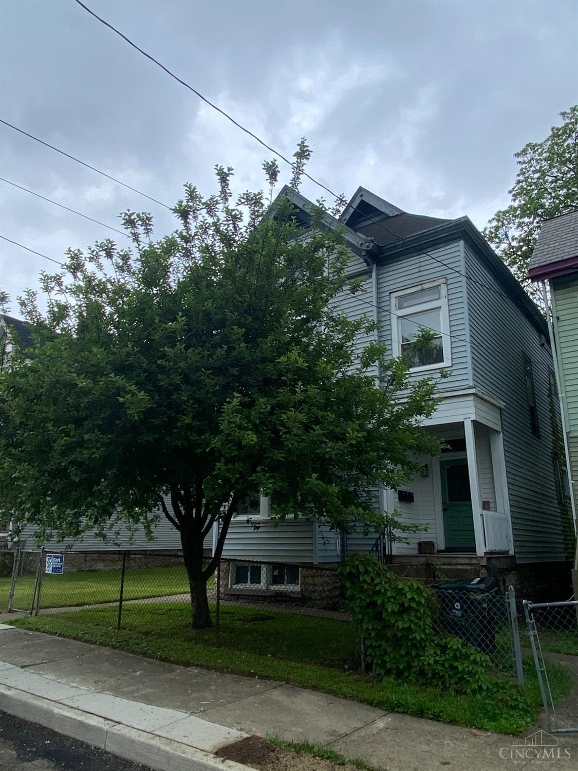 2523 Hemlock Street