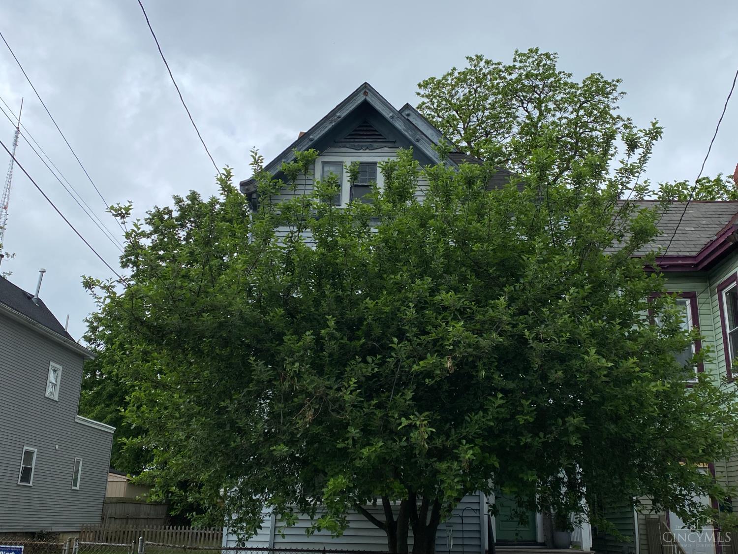 2523 Hemlock Street